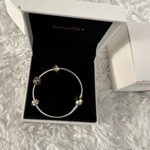 BRAND NEW PANDORA LIMITED EDITION BRACELET 2020 VALENTINES DAY
